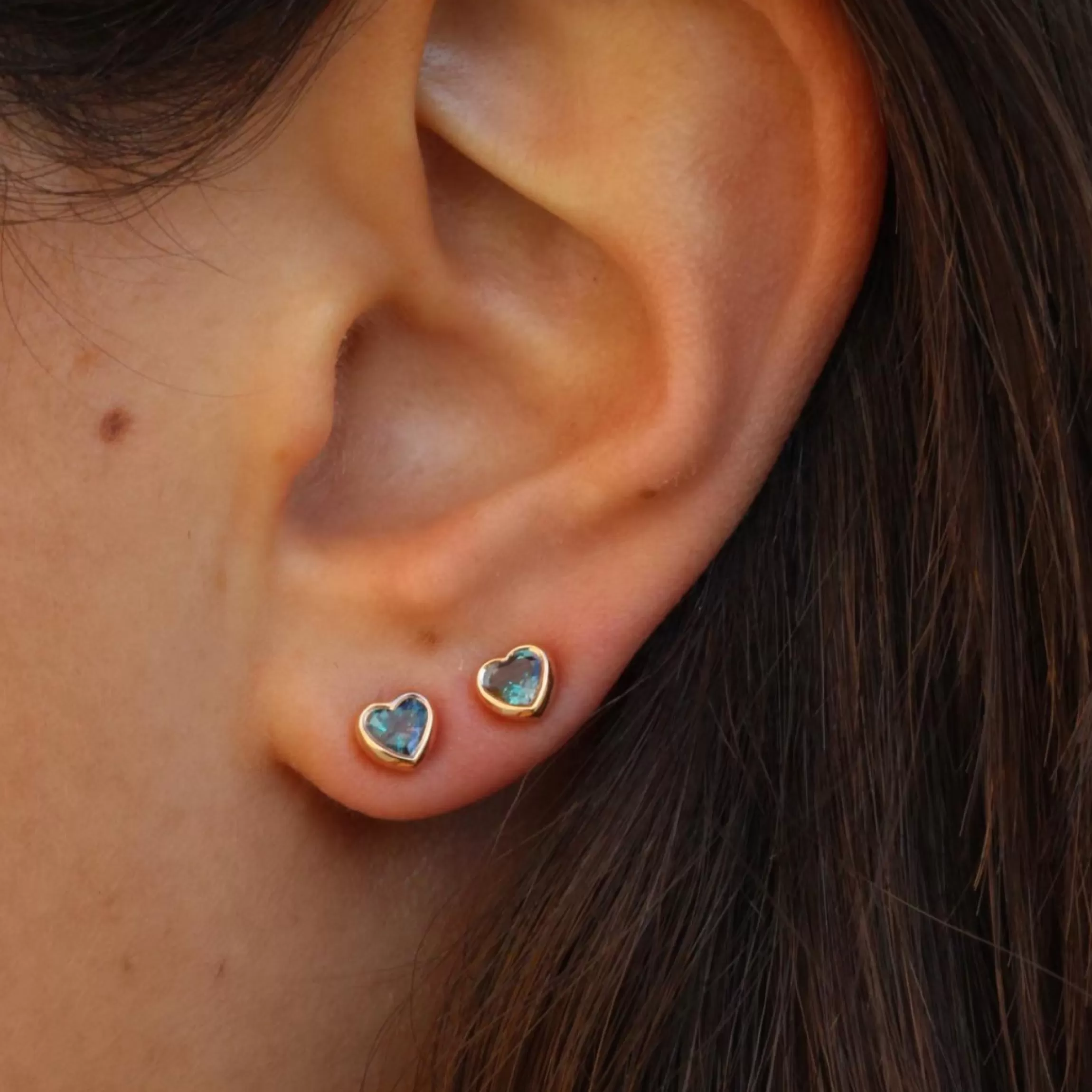 Anita Ko BEZELED HEART ALEXANDRITE STUDS