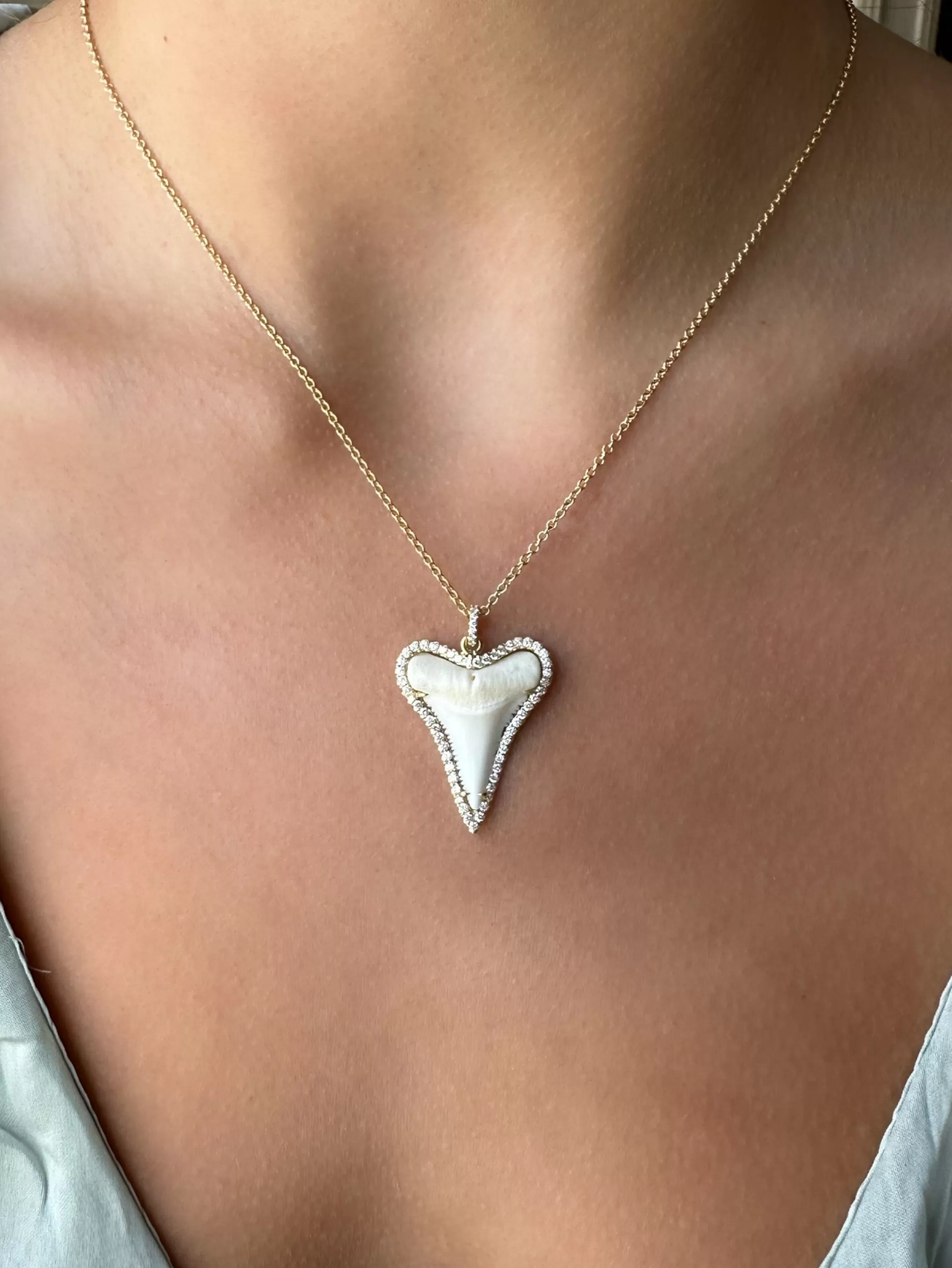 Anita Ko MEDIUM SHARK TOOTH PENDANT WITH DIAMOND FRAME